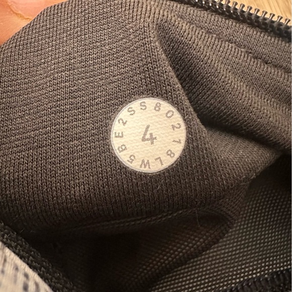 Lululemon On Pace Tight 7/8 25"
Sun Dazed Multi Blue size 4 - Picture 5 of 13